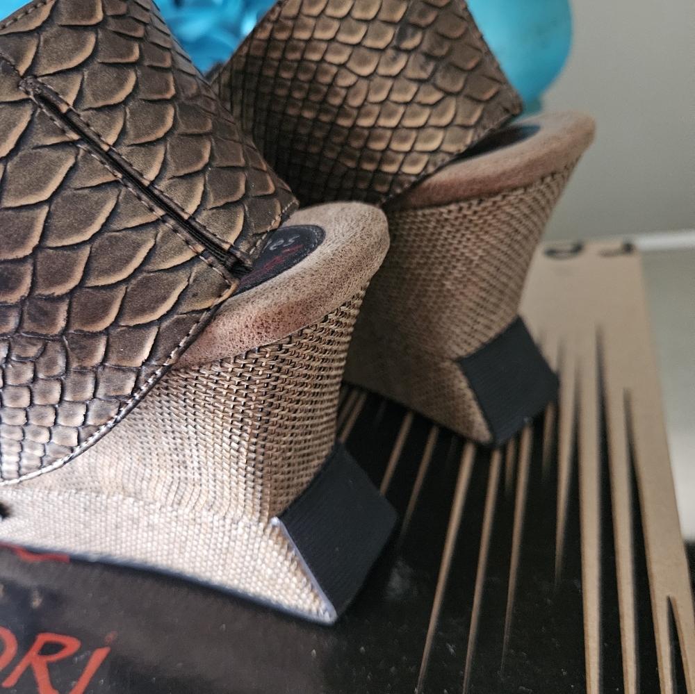 Shoes - Picture 4 of 10